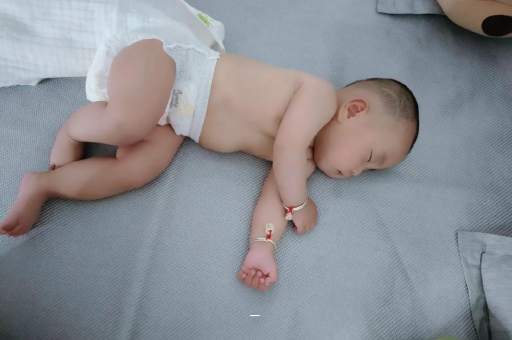 澧县几个月宝宝可以竖抱